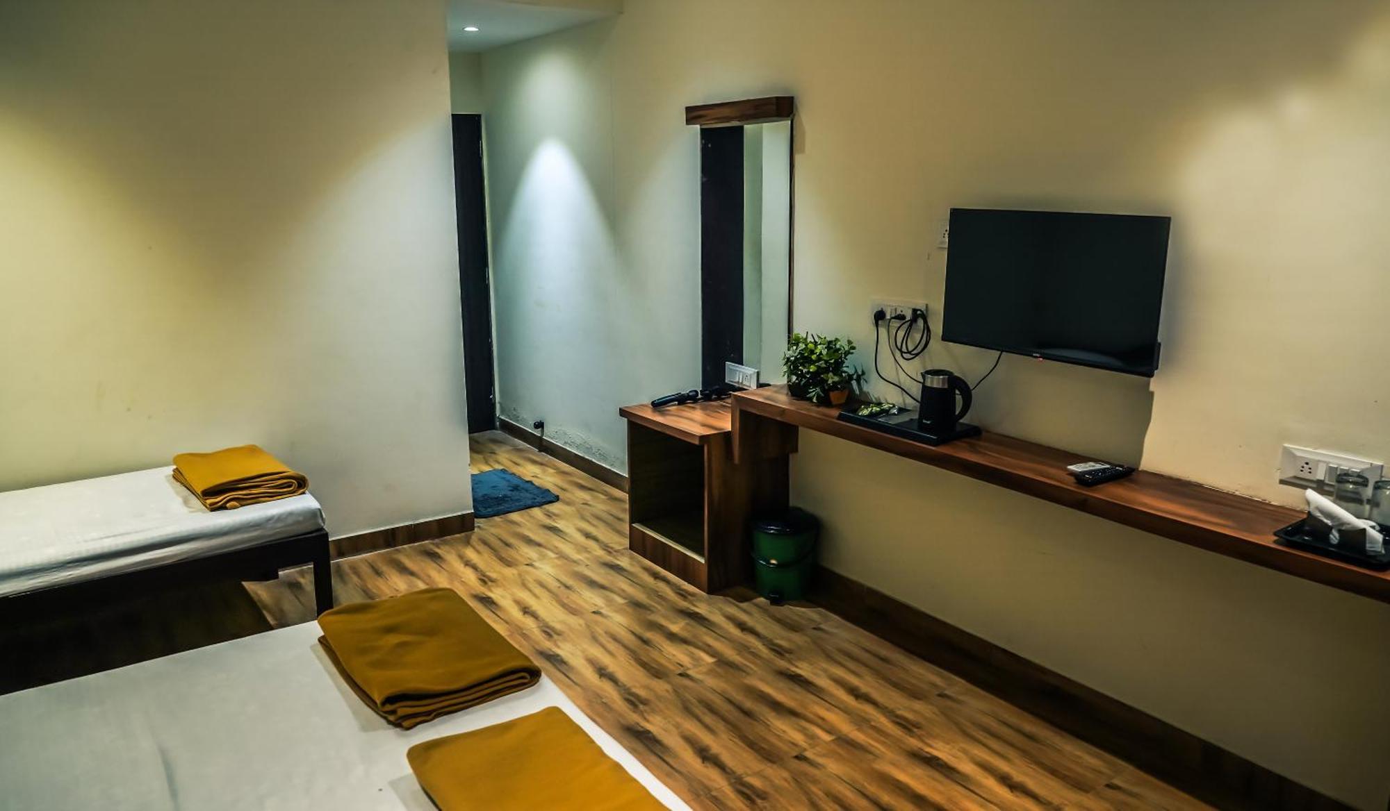 Whispering Peepul Resort بادلابور المظهر الخارجي الصورة