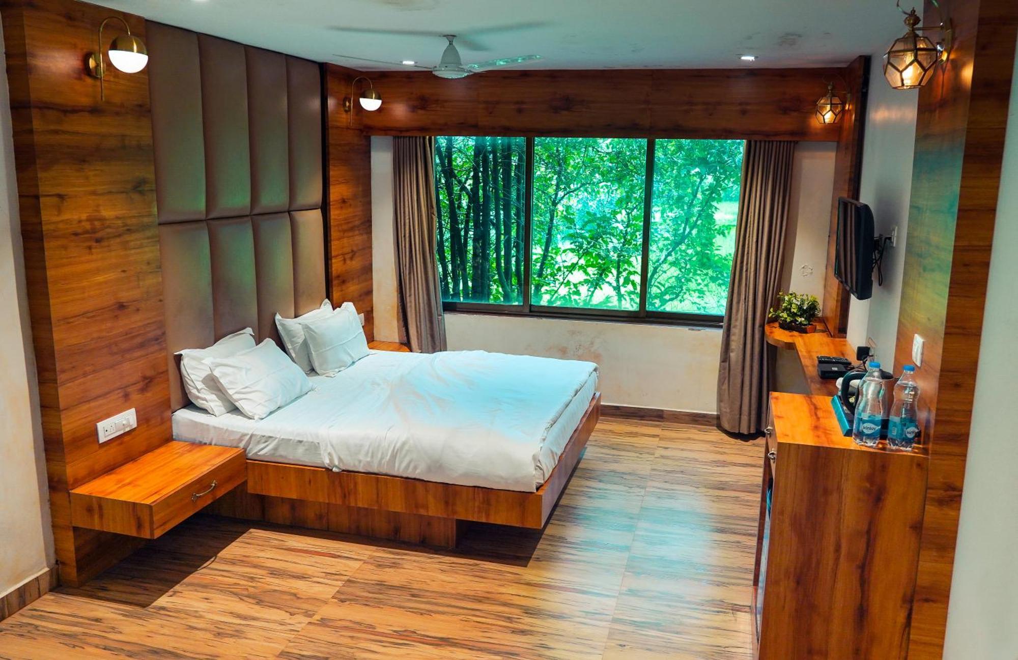 Whispering Peepul Resort بادلابور المظهر الخارجي الصورة
