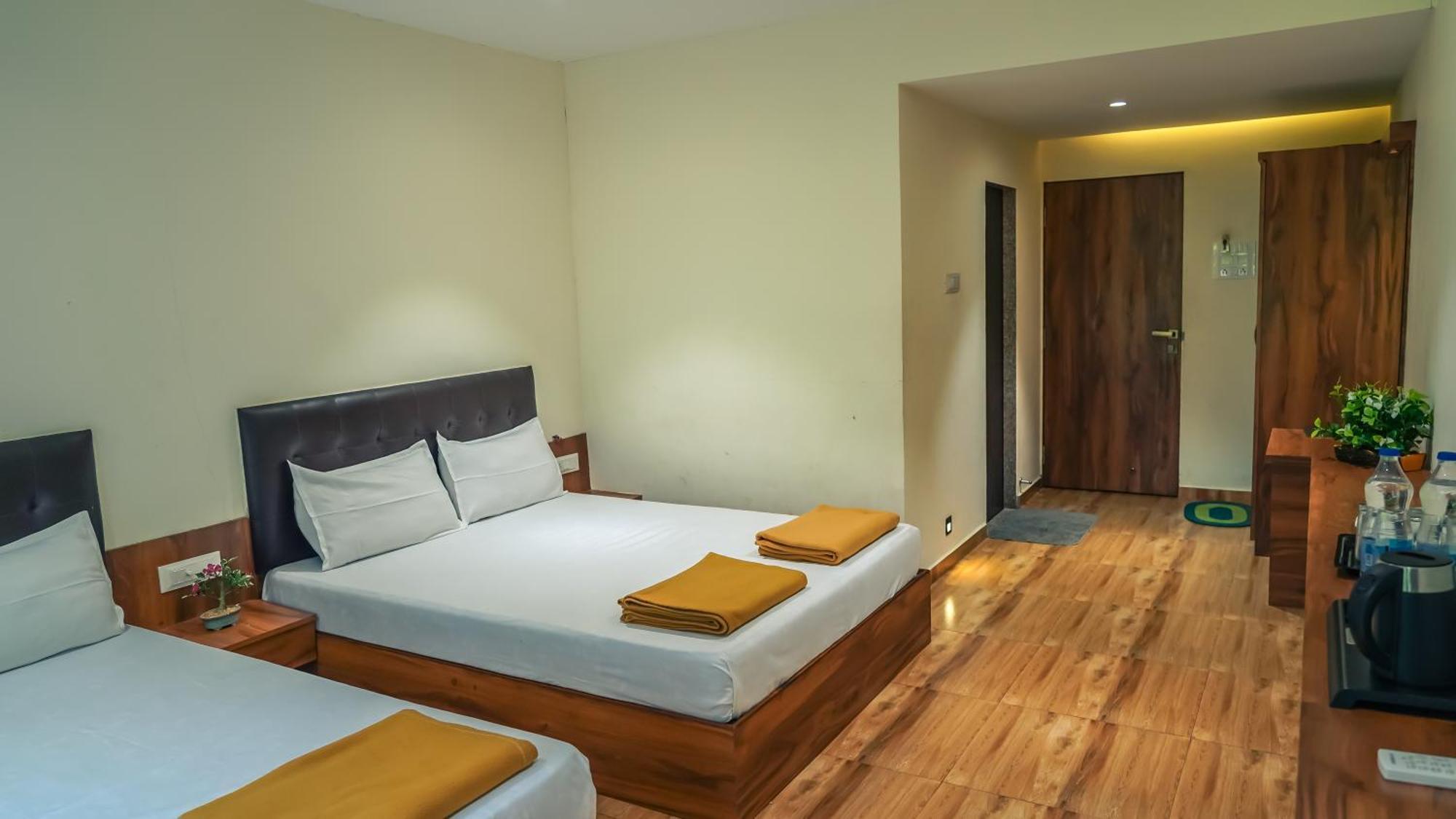 Whispering Peepul Resort بادلابور المظهر الخارجي الصورة