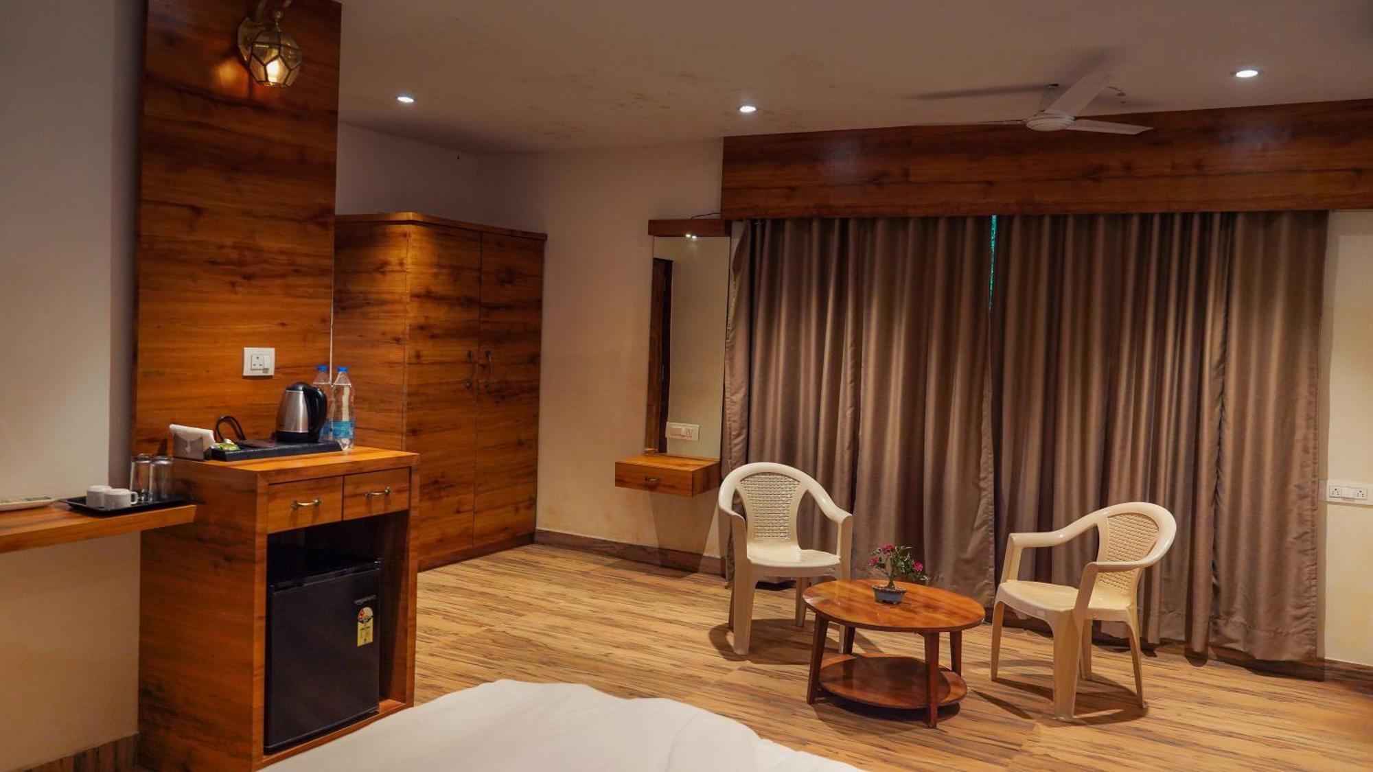 Whispering Peepul Resort بادلابور المظهر الخارجي الصورة