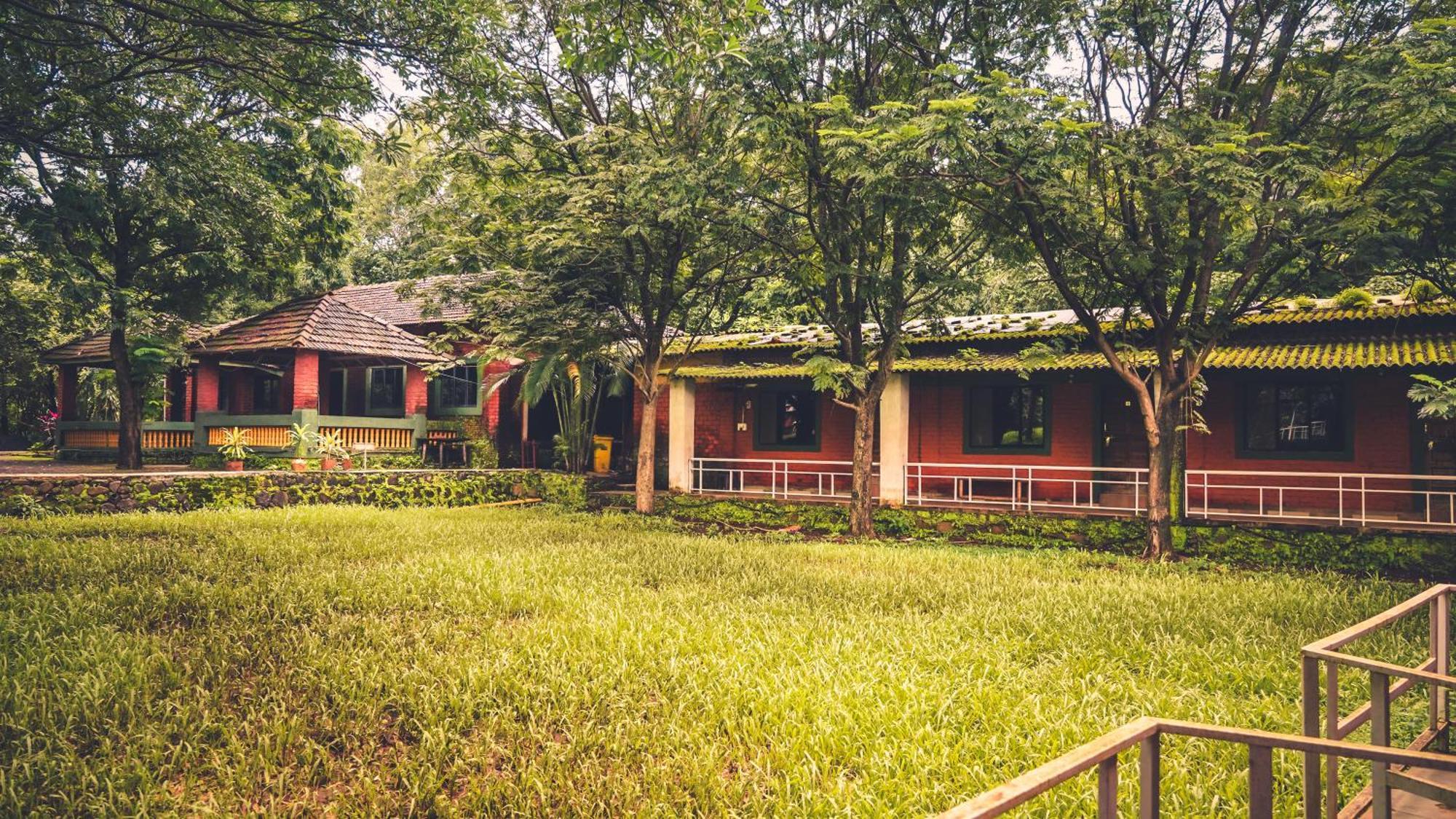 Whispering Peepul Resort بادلابور المظهر الخارجي الصورة