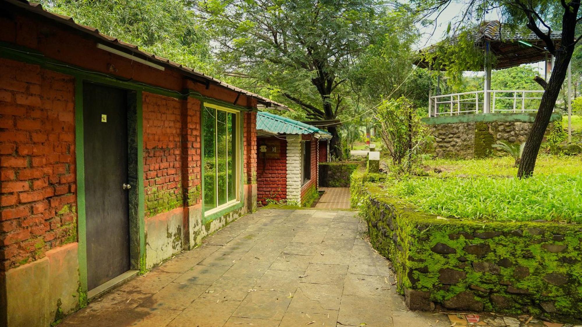 Whispering Peepul Resort بادلابور المظهر الخارجي الصورة