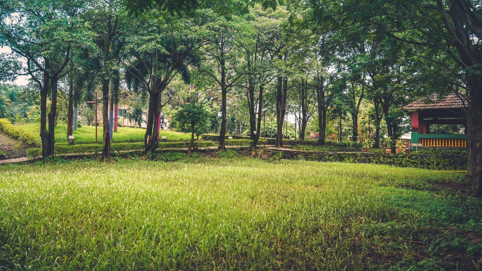 Whispering Peepul Resort بادلابور المظهر الخارجي الصورة