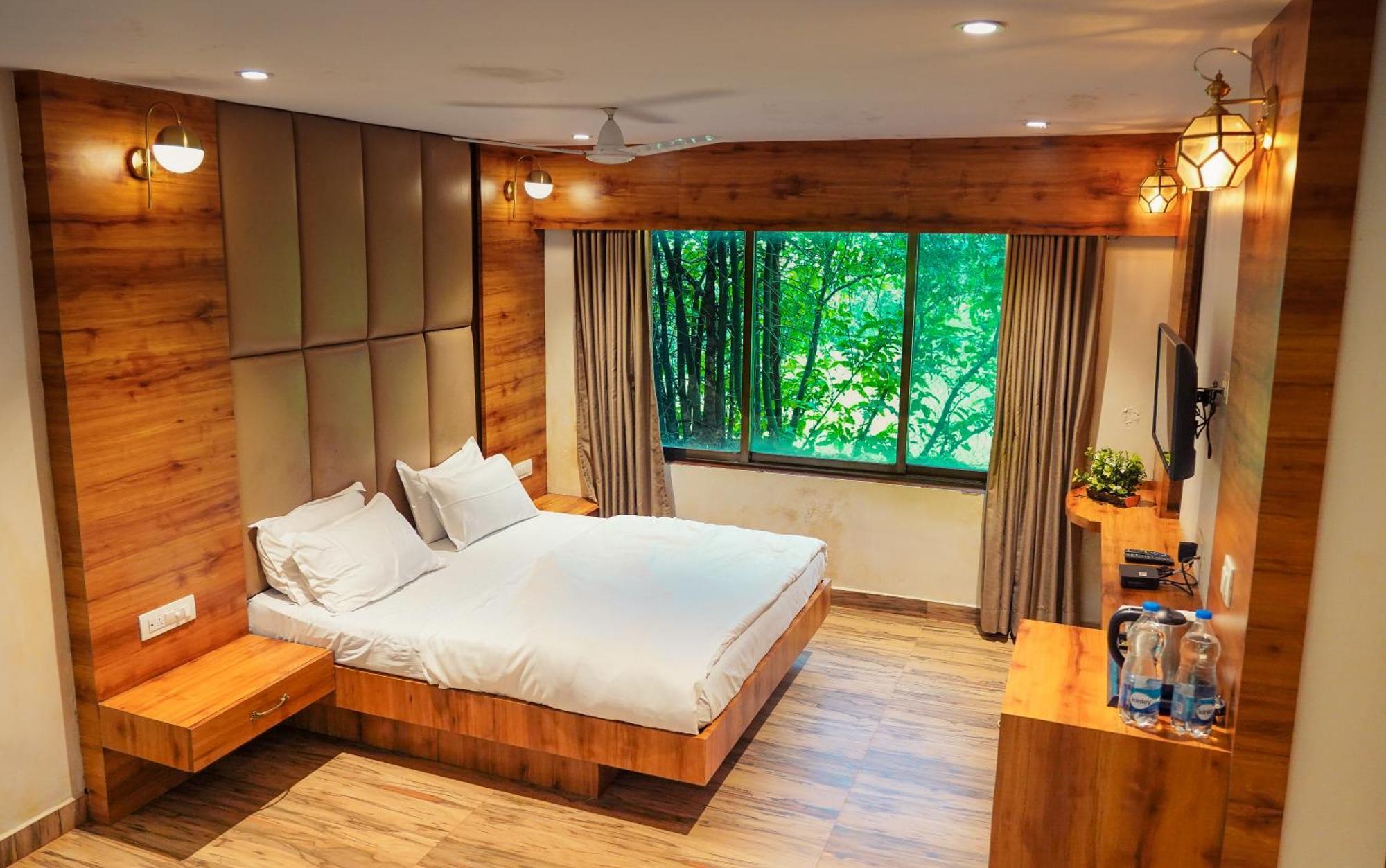 Whispering Peepul Resort بادلابور المظهر الخارجي الصورة