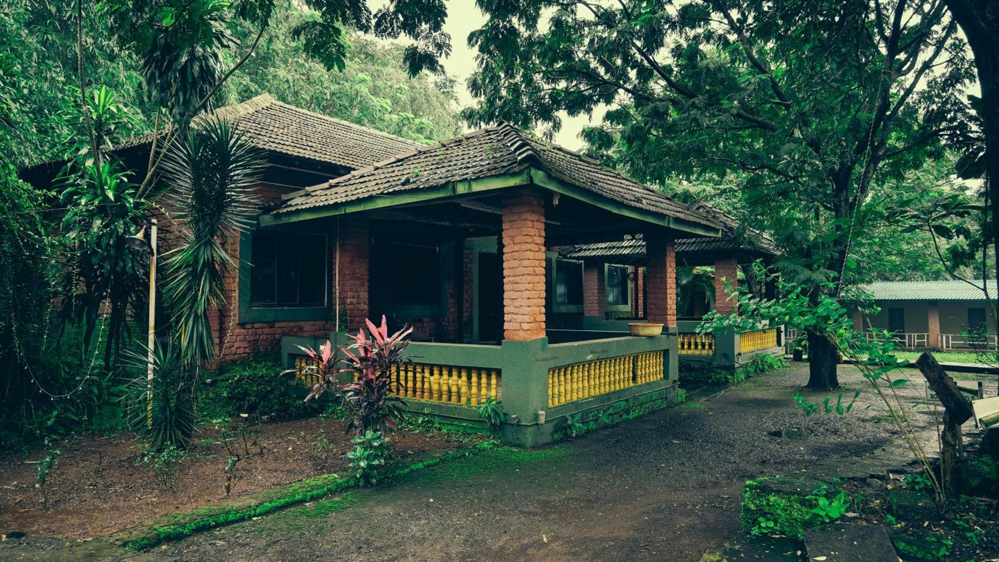 Whispering Peepul Resort بادلابور المظهر الخارجي الصورة