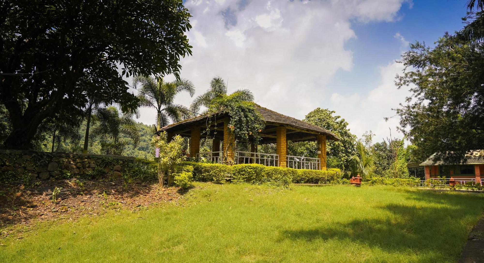 Whispering Peepul Resort بادلابور المظهر الخارجي الصورة