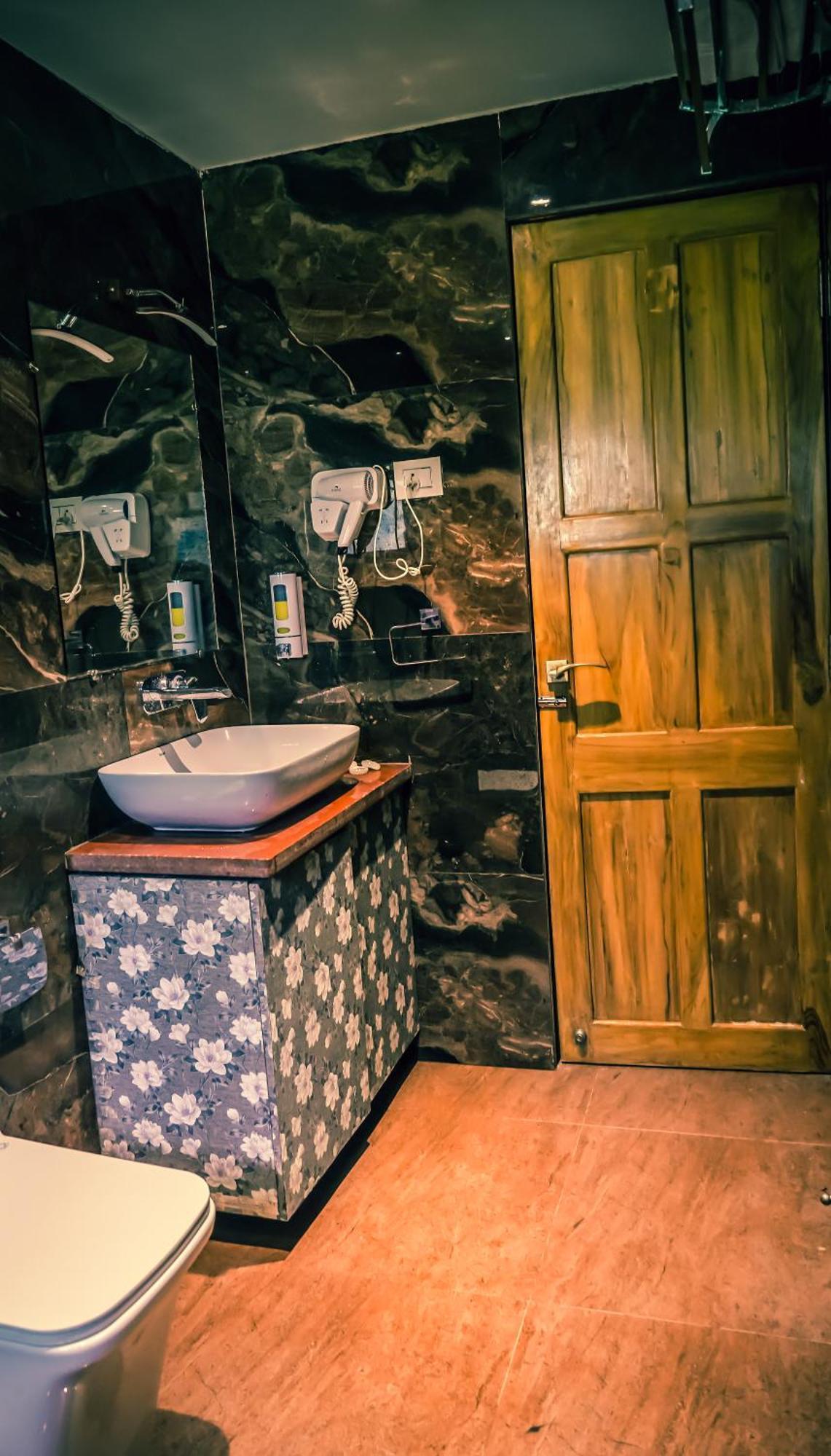 Whispering Peepul Resort بادلابور المظهر الخارجي الصورة