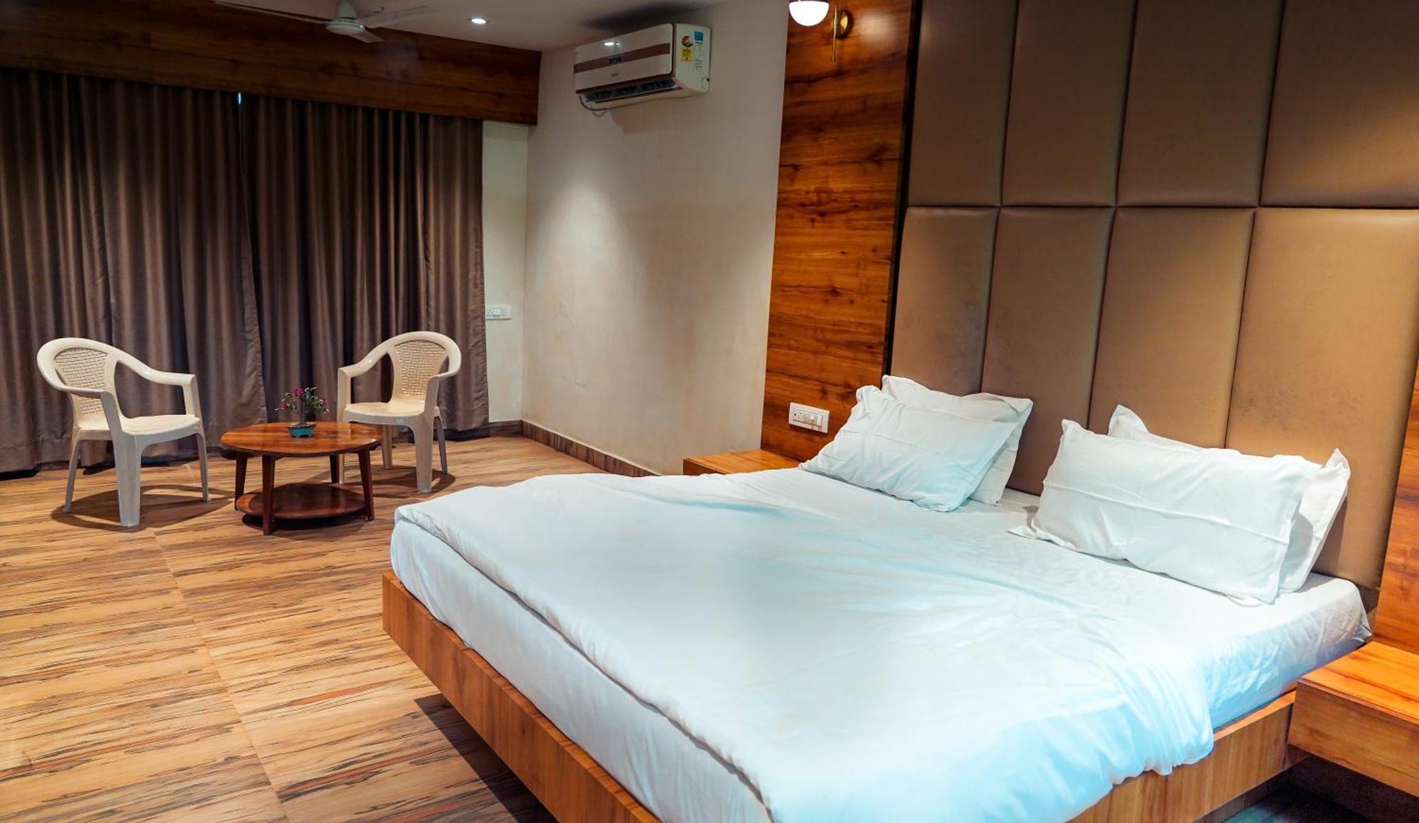 Whispering Peepul Resort بادلابور المظهر الخارجي الصورة