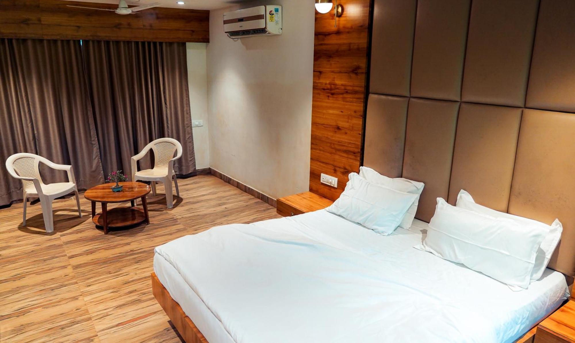 Whispering Peepul Resort بادلابور المظهر الخارجي الصورة